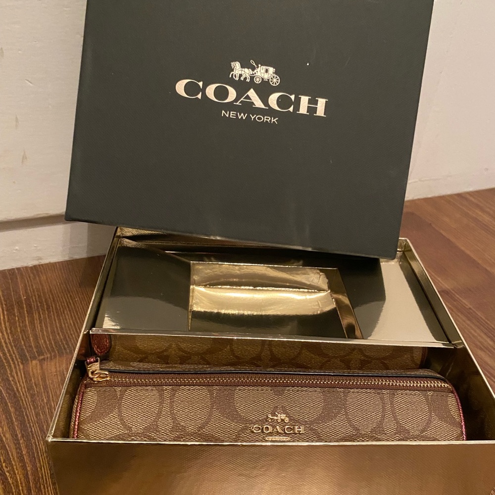 Coach Cosmetic Bag Gift Set (one piece*)